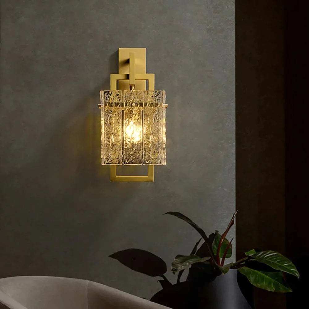 Modern 1-Light Brass Wall Sconce with Water-ripple Glass Shade